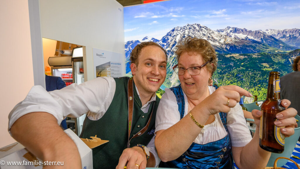 Astrid und Sebi auf dem Stand von Bayern International beim Smart City Export World Congress in Barcelona