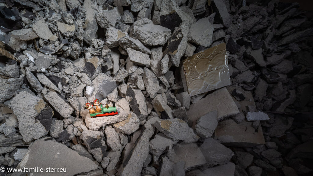 auch auf dem Bauschutt in der Küche ist ein wenig Weihnachtsdekoration