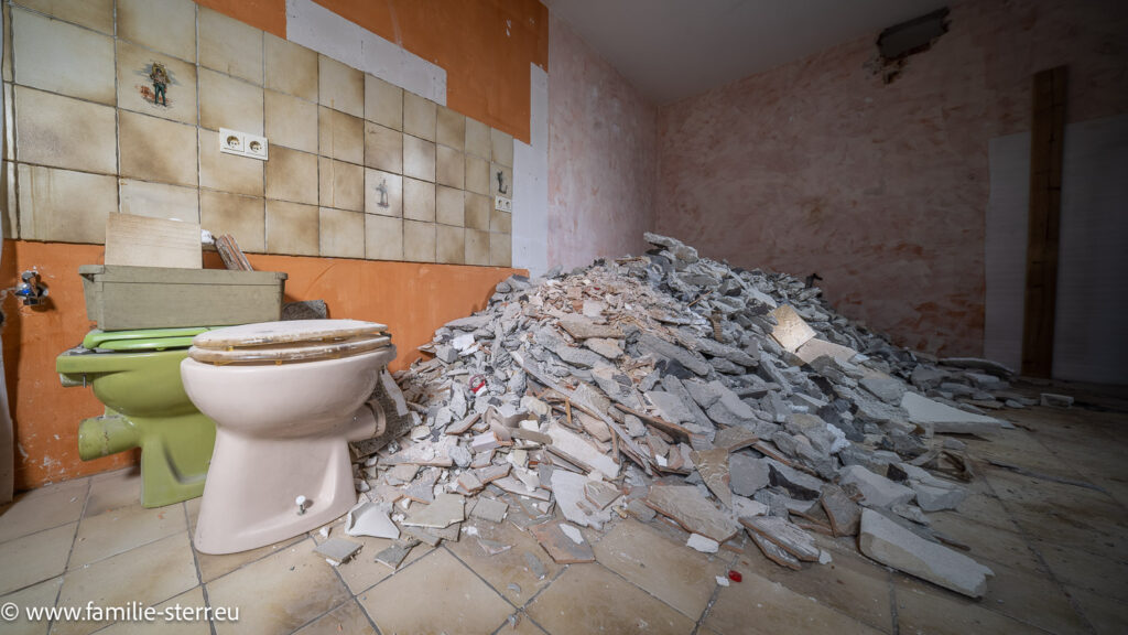 Bauschutt - Berg zu Beginn unseres Umbaus