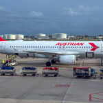 ein A320 der Austrian Airlines nach der Landung am Flughafen Amsterdam
