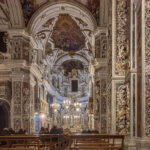 Auferstehungsfeier in der Chiesa del Gesù in Casa Professa in Palermo - das Licht ist zurück in der Kirche beim Auferstehung - Evangelium