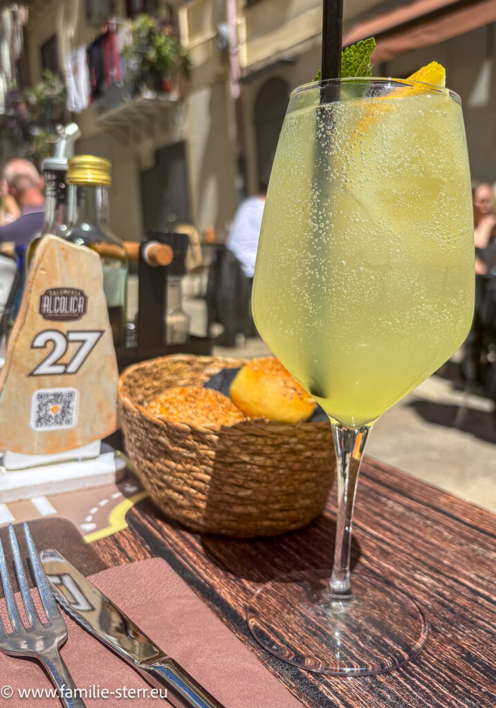 Limoncello Spritz im Restaurant Alcolica in Palermo