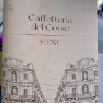 Vorderseite der Speisekarte in der Caffeterie del Corso in Palermo